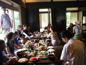 写真：田舎料理の食事会