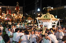 写真：須賀・榛名神社みこしと祭り囃子共演