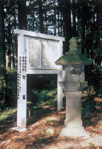尾合神社灯籠の写真