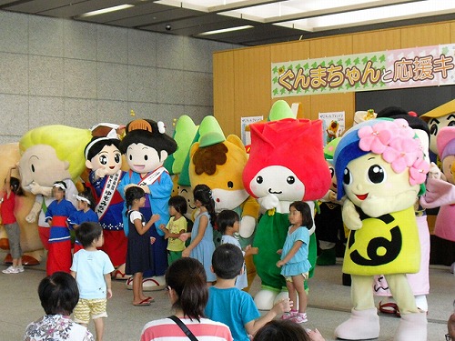 写真1：県庁に集まったゆるキャラ達