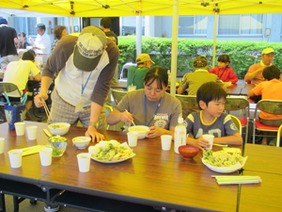 写真：昼食の様子2