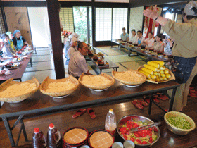 写真：会食の様子