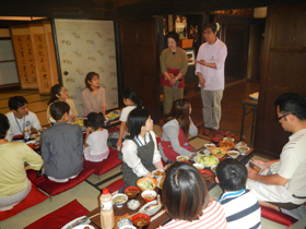 写真：食事会の様子