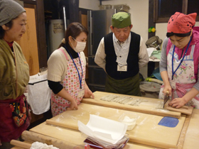 写真：そば打ち作業3