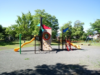 画像：運動公園遊園地内大型複合遊具