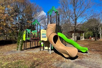 画像：運動公園遊園地内大型複合遊具2