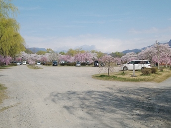 写真：利根川河川広場駐車場