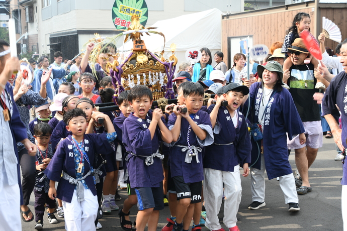 写真：こどもみこし