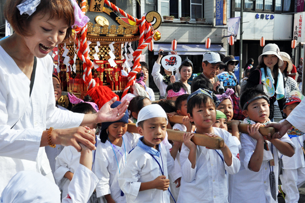 写真：子どもみこし2