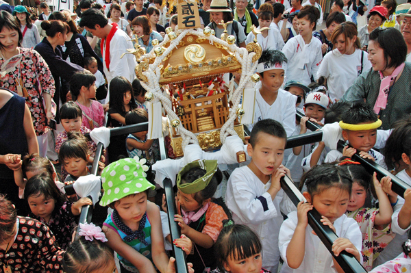 写真：幼児みこし2