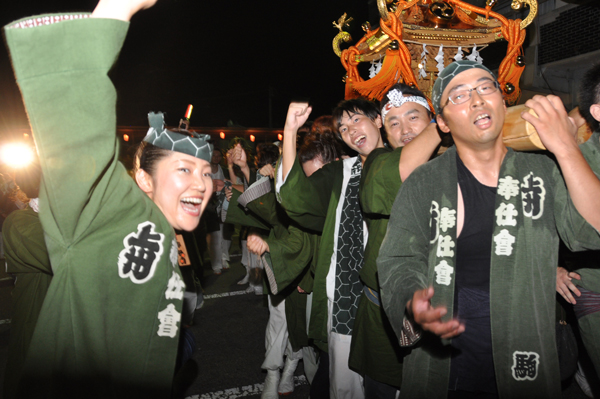 写真：町みこし共演1