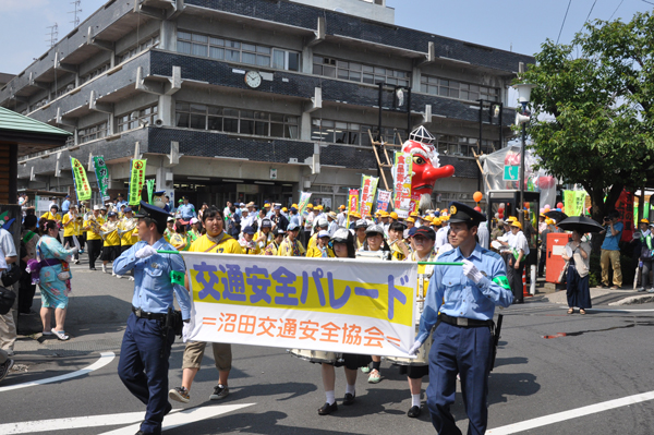 写真：地域安全・交通安全パレード1