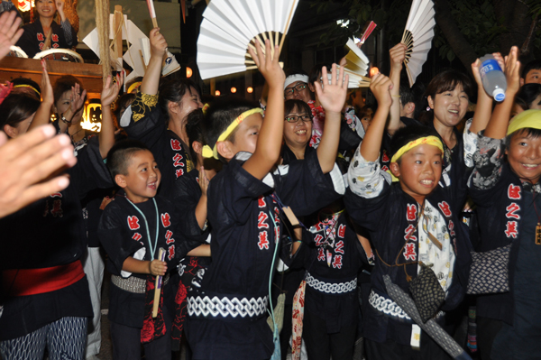 写真：須賀神社・榛名神社みこしと祭りばやし共演5