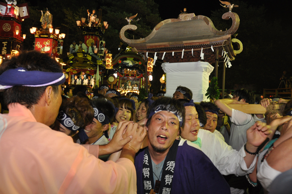 写真：須賀神社みこしと祭りばやし共演1