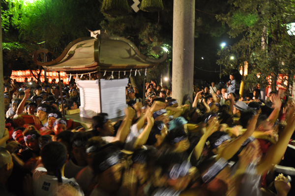 写真：須賀神社みこしと祭りばやし共演3