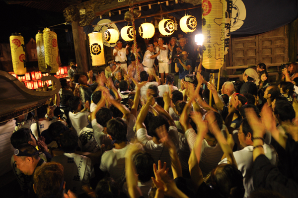 写真：須賀神社みこしと祭りばやし共演4