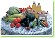 写真：野菜や果物、蜂蜜やジュースなどの農産物