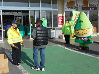 写真2：お客様に声掛け