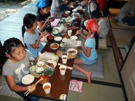 子ども食事風景