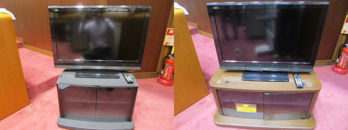 物件番号7-2-3　32型液晶テレビ 2台（テレビ台付）