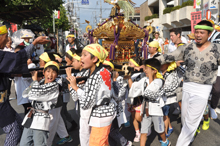 写真：子どもみこし