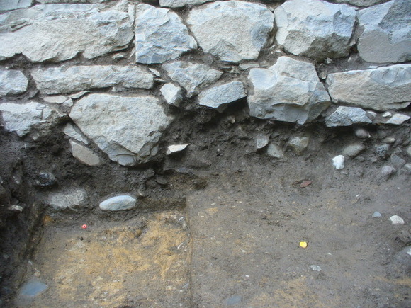 写真4：石垣下の状況