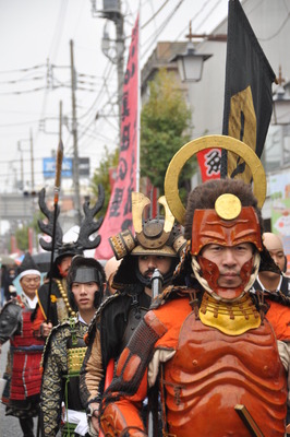 写真：甲冑をまとった武士たち