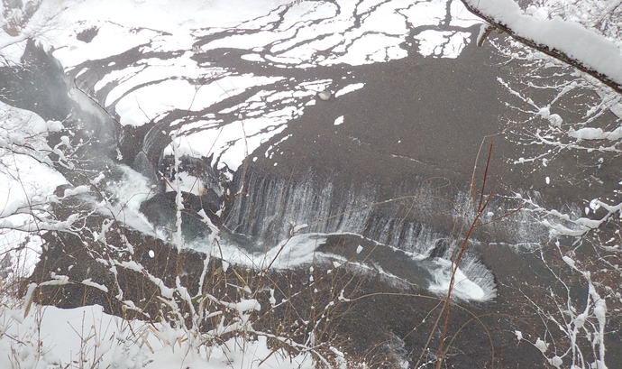 六角堂から見た吹割の滝