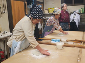 生地を伸ばす