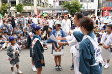 写真：子どもみこし激励