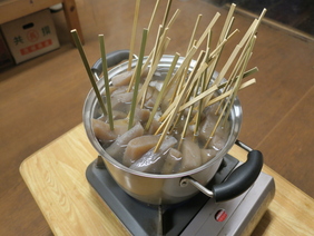 こんにゃくを湯がく