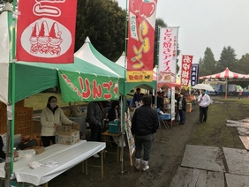 出展の様子横から