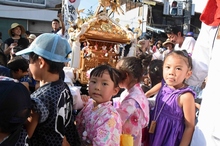 写真：幼児みこし