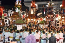 写真：須賀・榛名神社みこしと祭り囃子共演