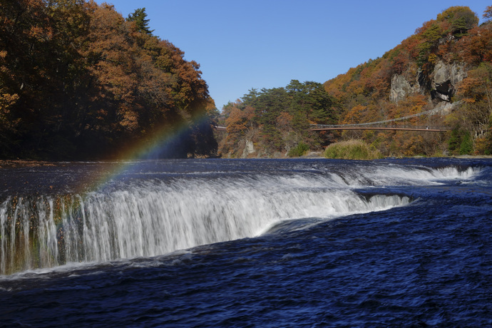 写真：虹と吹割の滝の写真