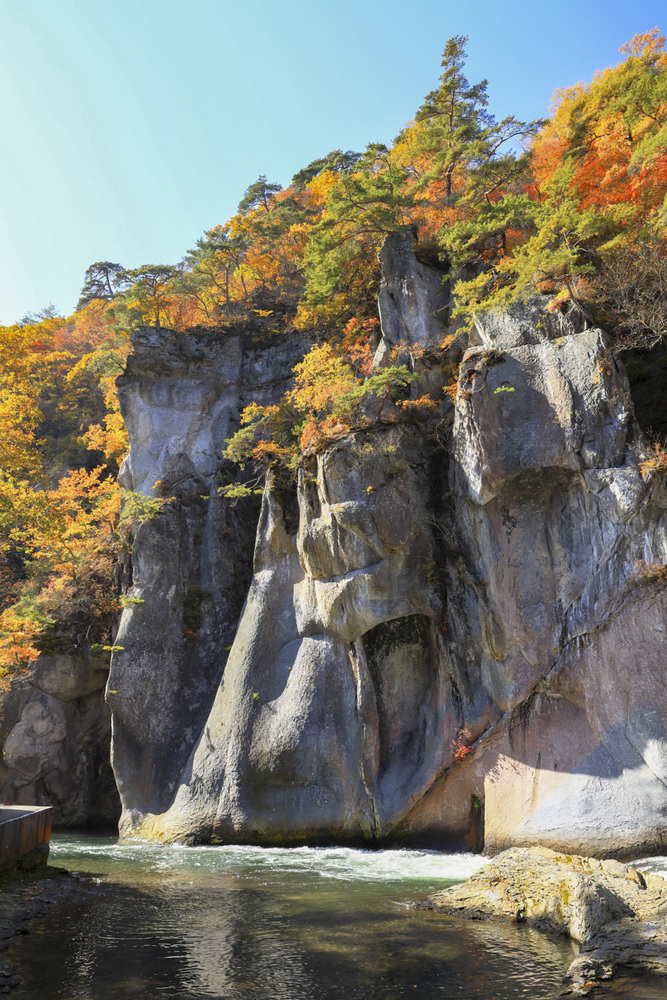 写真：吹割の滝の般若岩の写真