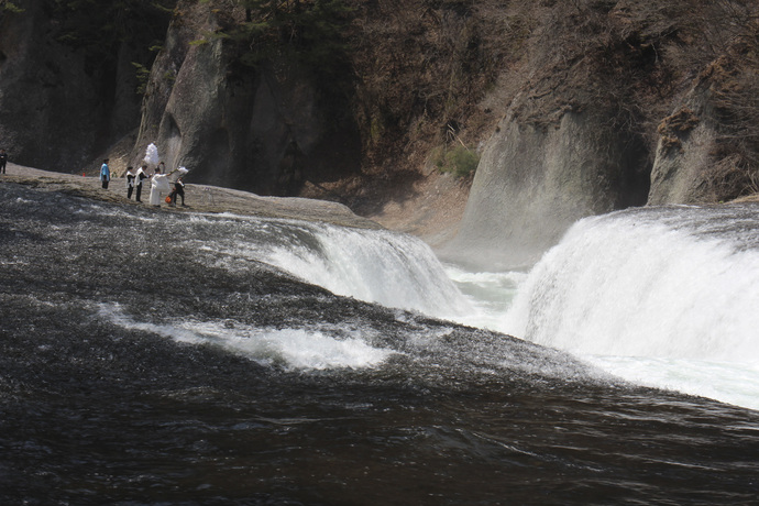 写真：吹割の滝の滝開きの写真