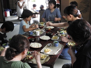 昼食会の風景