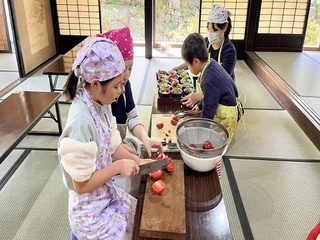 子どもたちの料理風景