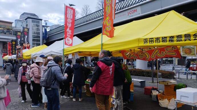 物産テントの販売の様子