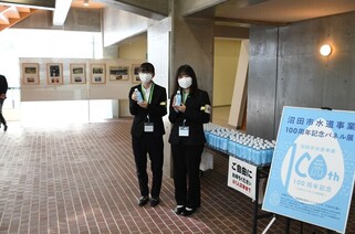 ペットボトル飲料水配布