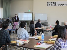 木育概論等を学ぶ様子
