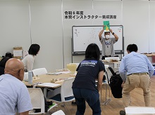 絵本を使った効果的な手法を学びます。