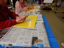 木の滑らかさを感じる