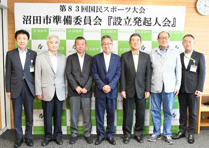 設立発起人(左から) 撮影:4F応接室 川田正樹:沼田市副市長、井熊開三:沼田商工会議所会長、桑原敏彦:沼田市議会議長 星野 稔:沼田市長(発起人代表)、北原一浩:NPO法人沼田市スポーツ協会会長 山田龍之介:沼田市観光協会会長、竹之内篤:沼田市教育委員会教育長