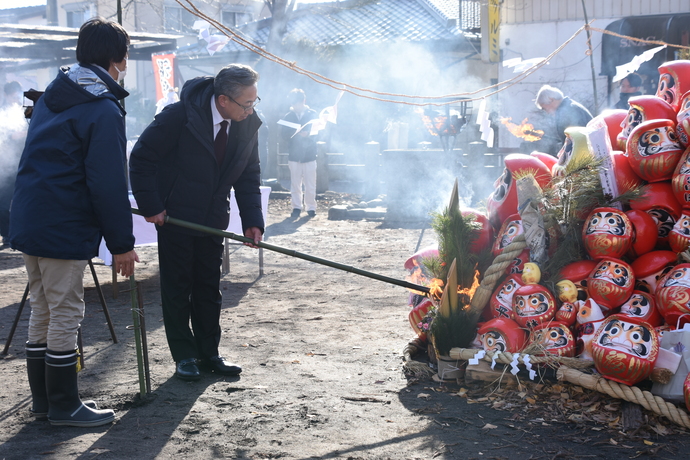 だるま供養の様子