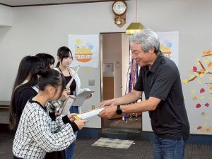 写真：ロゴ作成者表彰